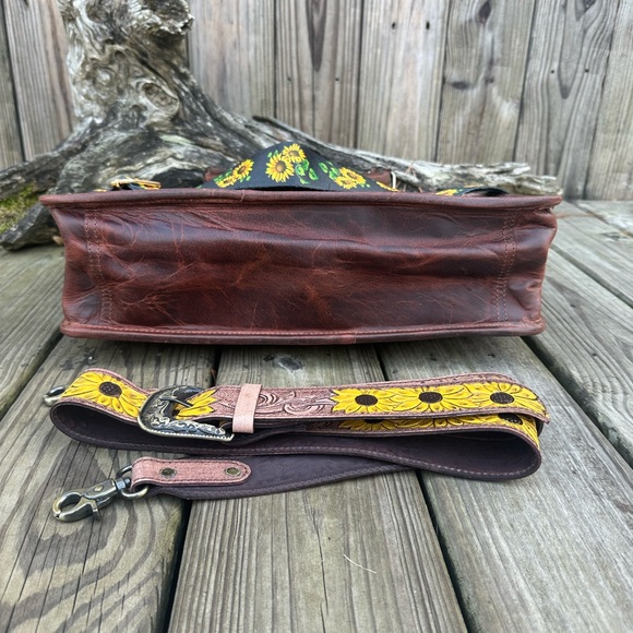 🌻LAST ONE! TOOLED LEATHER COWHIDE SUNFLOWER LAPTOP BAG PURSE w/ BELT STRAP🌻 - Picture 11 of 12